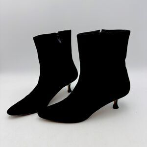 Manolo Blahnik  Sz 40 1/2 Black Point Toe Suede Kitten Heel Ankle Short Bootie
